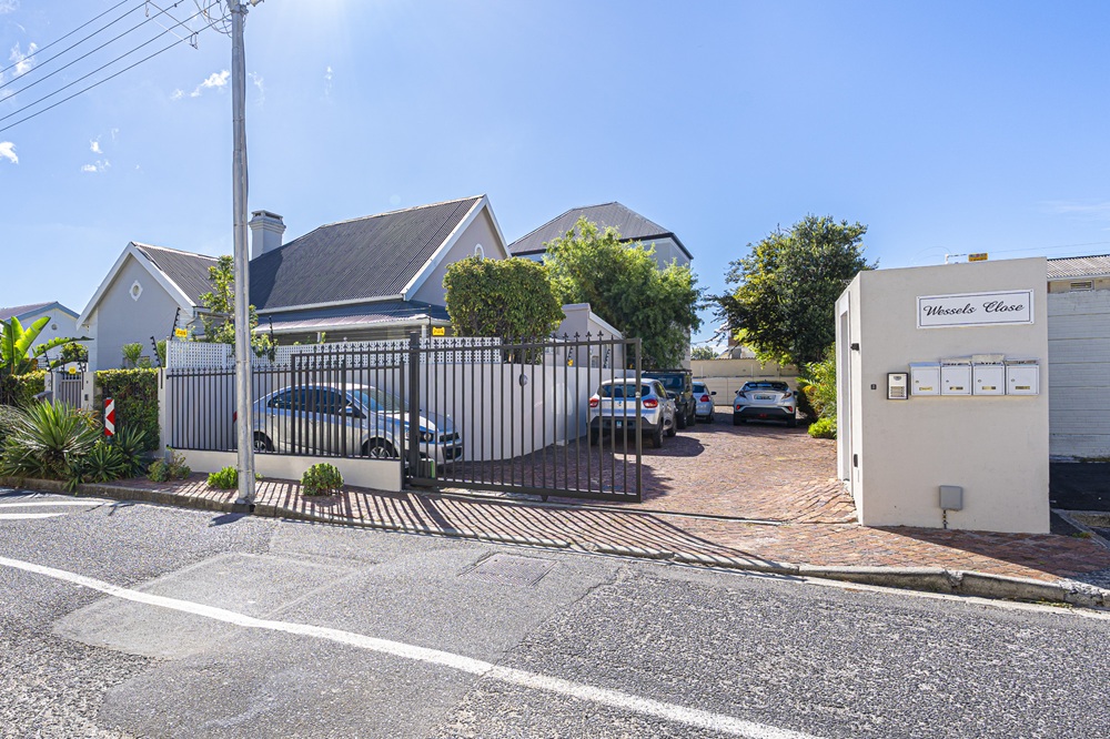 Modern & Spacious 2-Bed Oasis in the Heart of Harfield Village