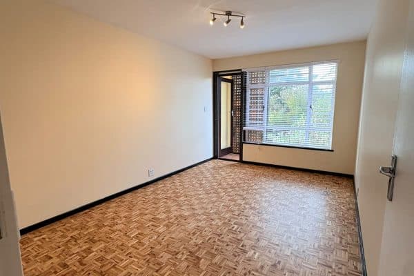 Two Bedroom Flat to Let — Harfield Village (3rd Avenue)