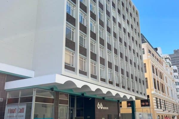 Unfurnished Bachelor Apartment in the Heart of Cape Town (no parking)