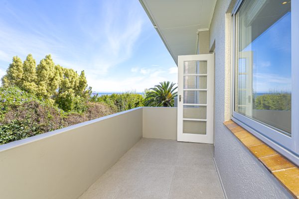 Renovated 1 Bedroom Apartment with Lion’s Head and Sea Views