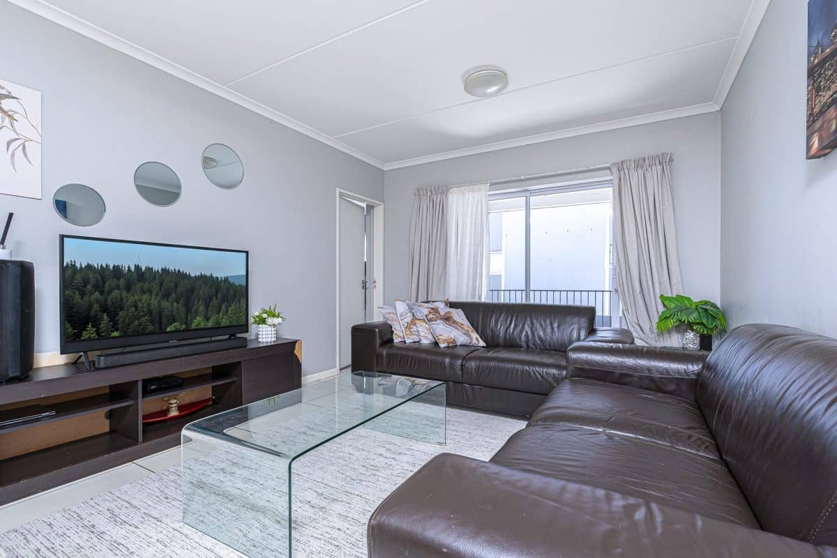 2 bed, 2 bath apartment with two parking bays in Avenida